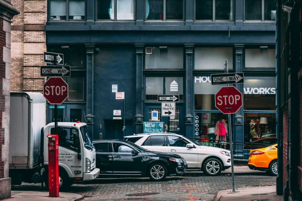 Pourquoi le panneau STOP a-t-il une forme octogonale ?